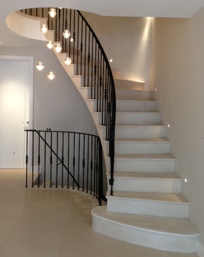 5. Moleanos cantilever stone staircase with metal balustrade and handrail – Surrey