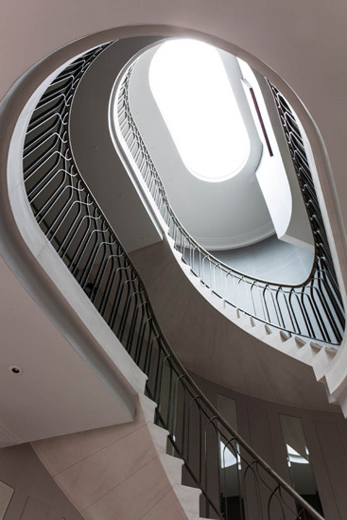 Cantilever Staircase 115