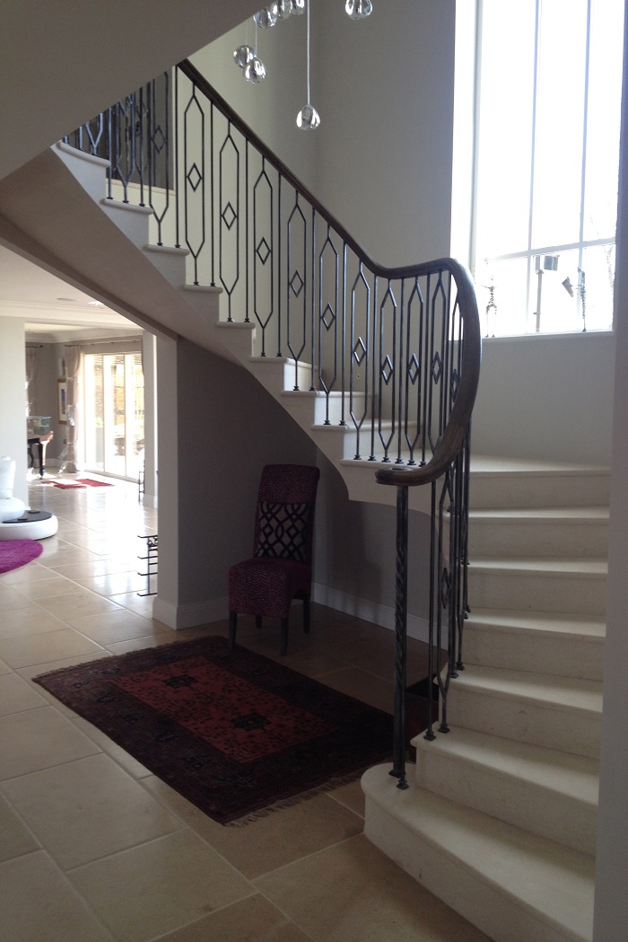 50. Cantilever Anstrude Staircase with in-flight landing and bespoke balustrade – Henley-on-Thames